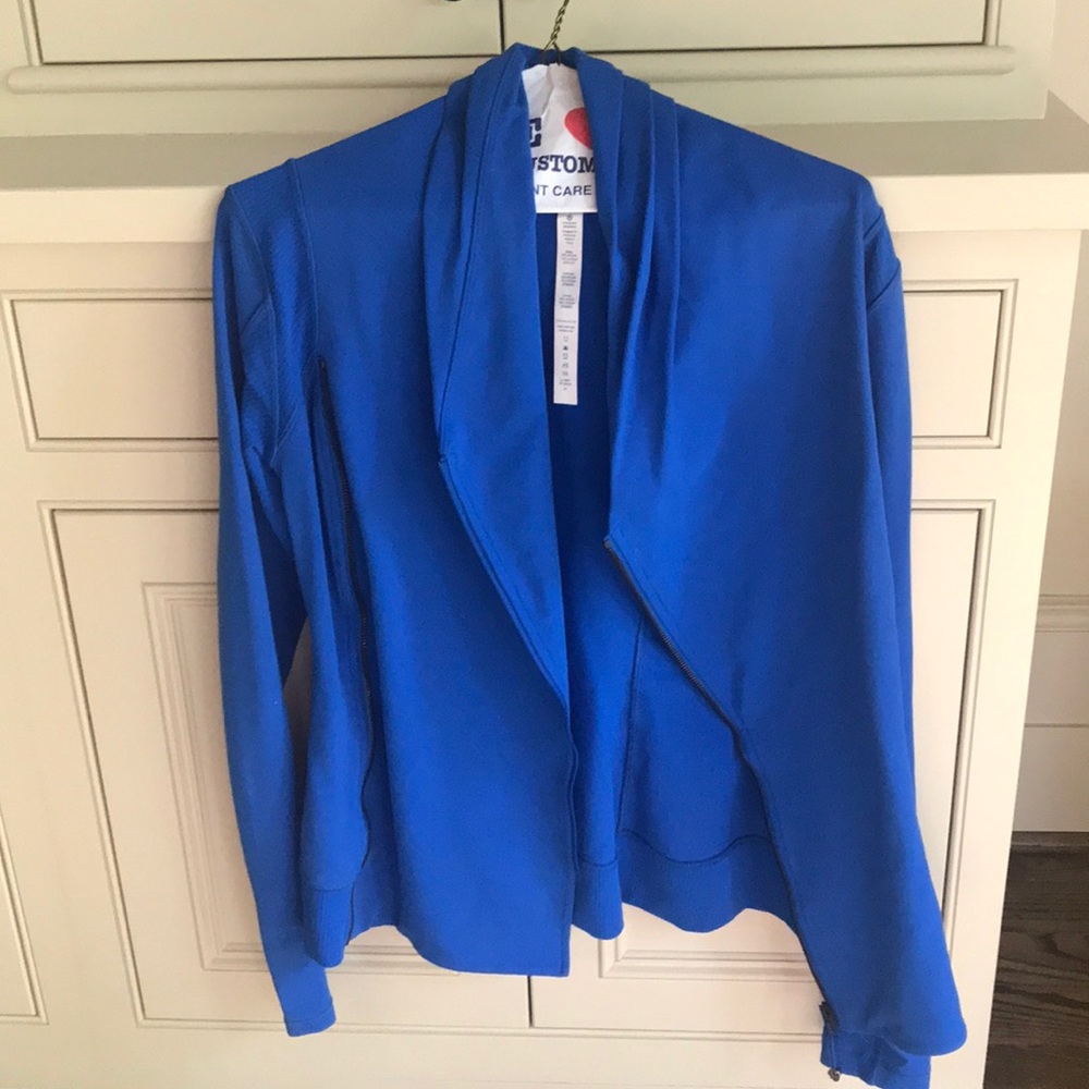Lululemon jacket never warn size 6! Brand new!